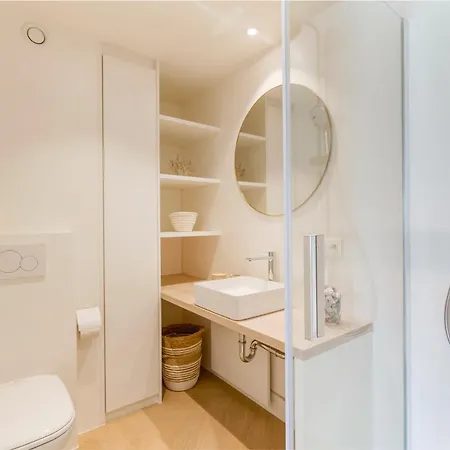 Apartment Moderne Met Fantastisch Frontaal Zeezicht *